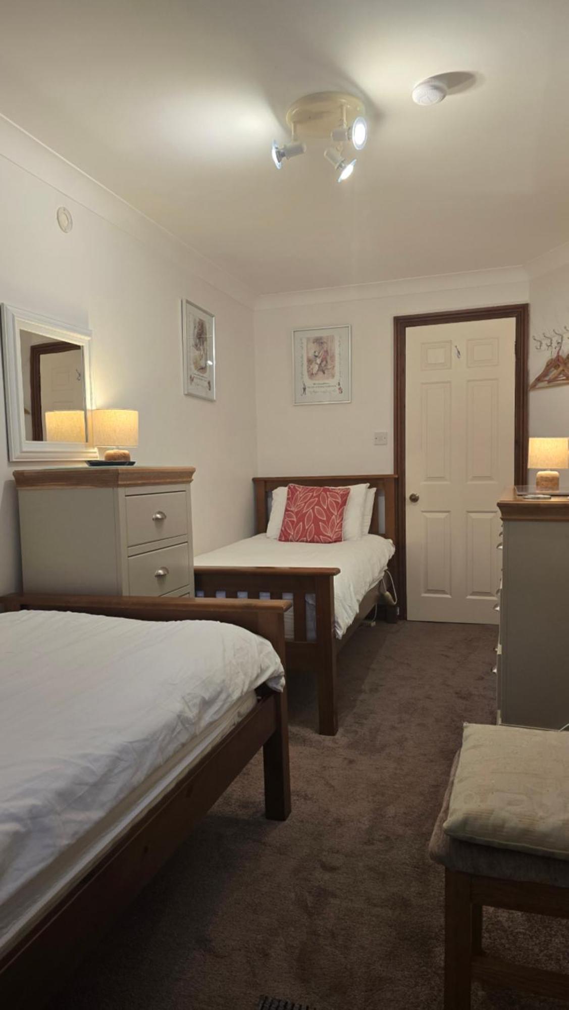 Lyndale Self-Catering Apartment Sleeps 4 Windermere Exteriör bild