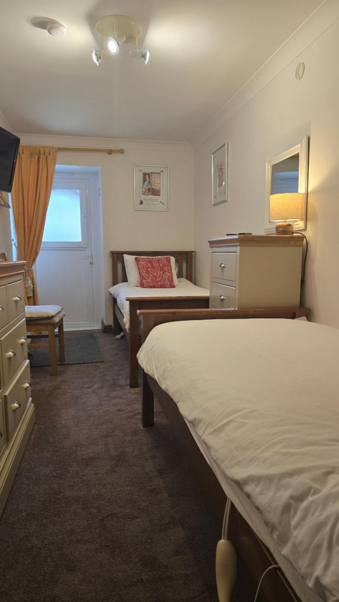 Lyndale Self-Catering Apartment Sleeps 4 Windermere Exteriör bild